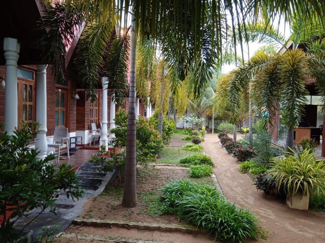 Elegant Green Beach Resort 트링코말리 외부 사진