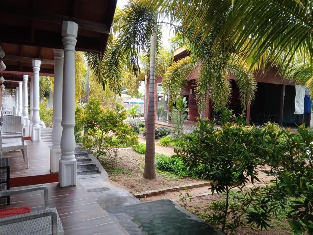 Elegant Green Beach Resort 트링코말리 외부 사진