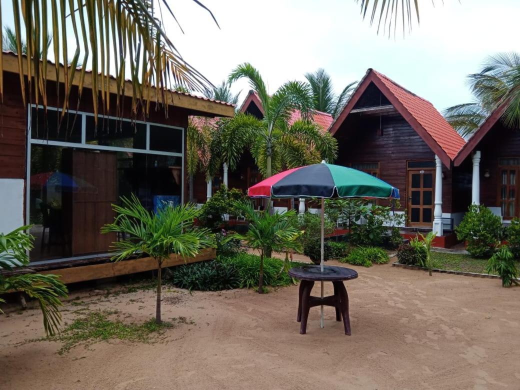 Elegant Green Beach Resort 트링코말리 외부 사진