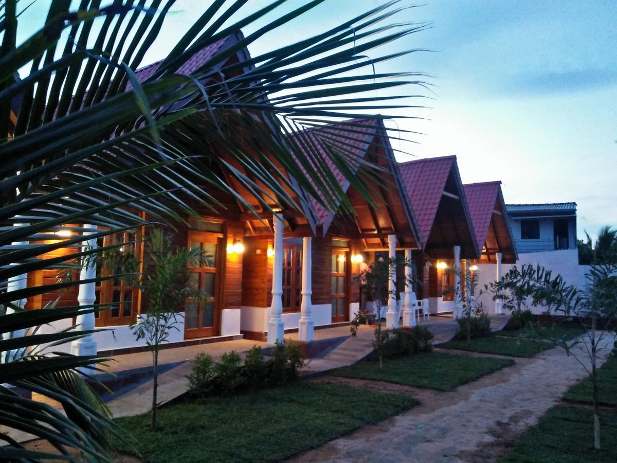 Elegant Green Beach Resort 트링코말리 외부 사진
