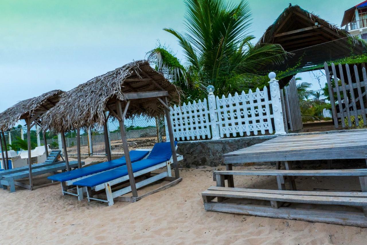 Elegant Green Beach Resort 트링코말리 외부 사진